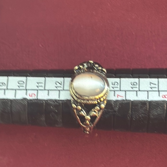 Vintage Gold and Silver Ring with Ornate Design - Picture 2 of 7